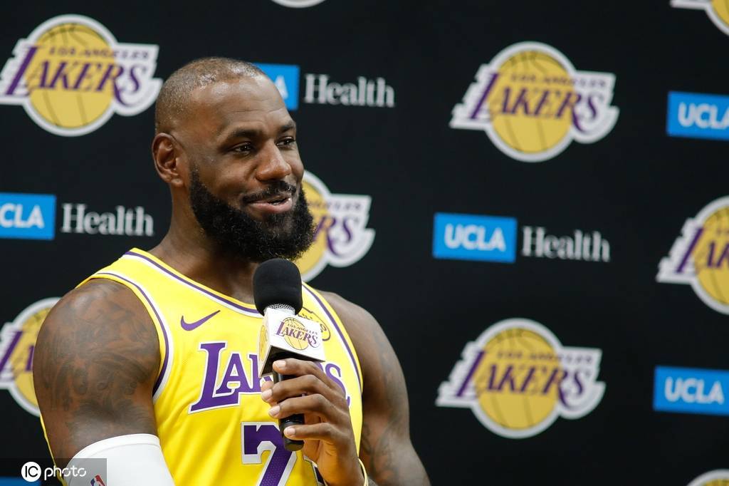 这么突然？詹姆斯更新社媒 明日零点发布重要决定